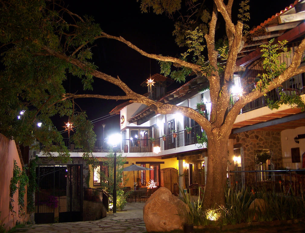 Hotel Villa Cassis Tapalpa Bagian luar foto